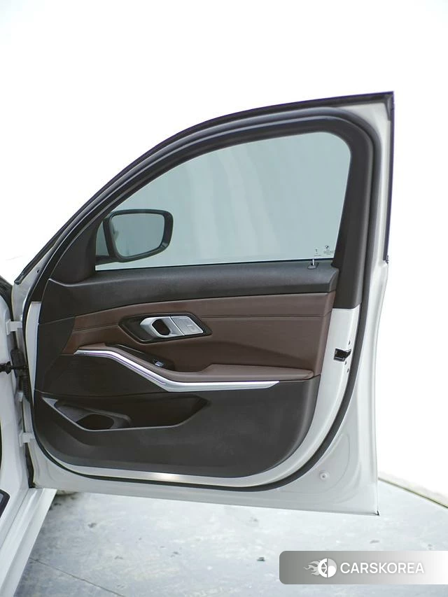 BMW 3 series 2022 Белый из Китая, фото 2