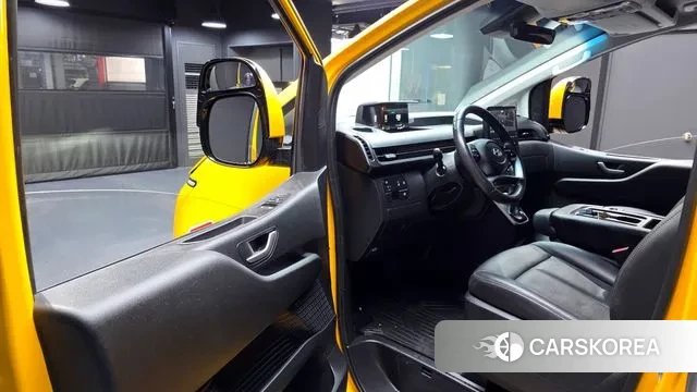 Hyundai Staria 2024 Желтый из Кореи, фото 2