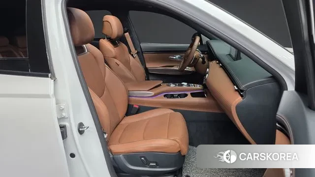 Genesis GV70 2023 Белый из Кореи, фото 2