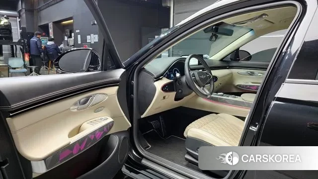 Genesis GV70 2023 Черный из Кореи, фото 2