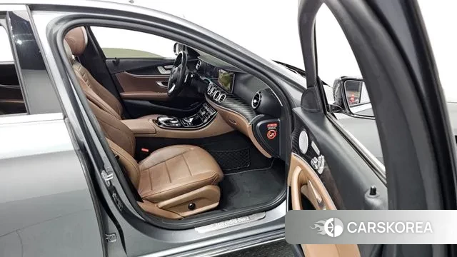 Mercedes-Benz E-Class W213 2018 Серый из Кореи, фото 2