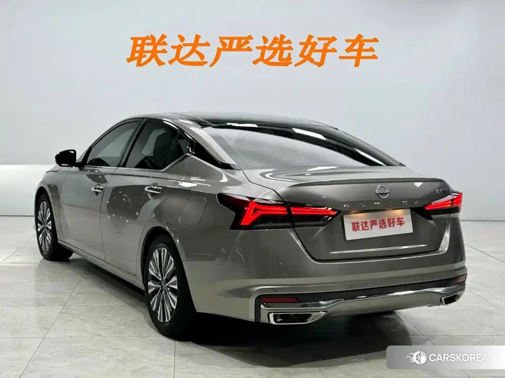 Nissan Altima 2022 Champagne/brown из Китая, фото 2