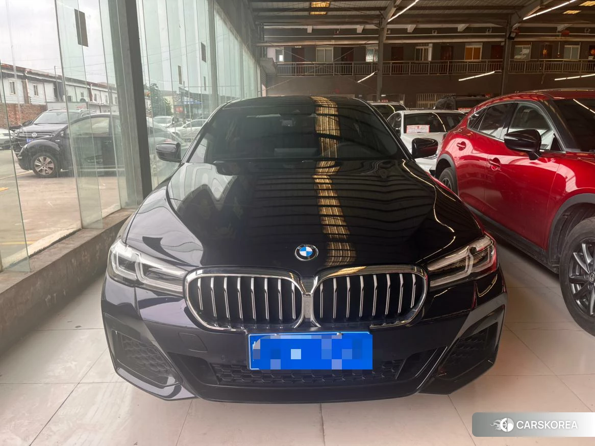 BMW 5 series 2022 Черный из Китая, фото 2
