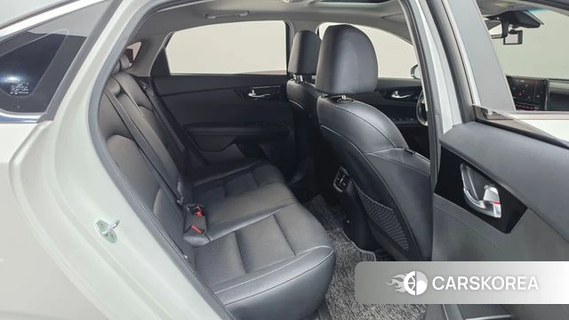 Kia The New K3 2nd generation 2022 Белый из Кореи, фото 2