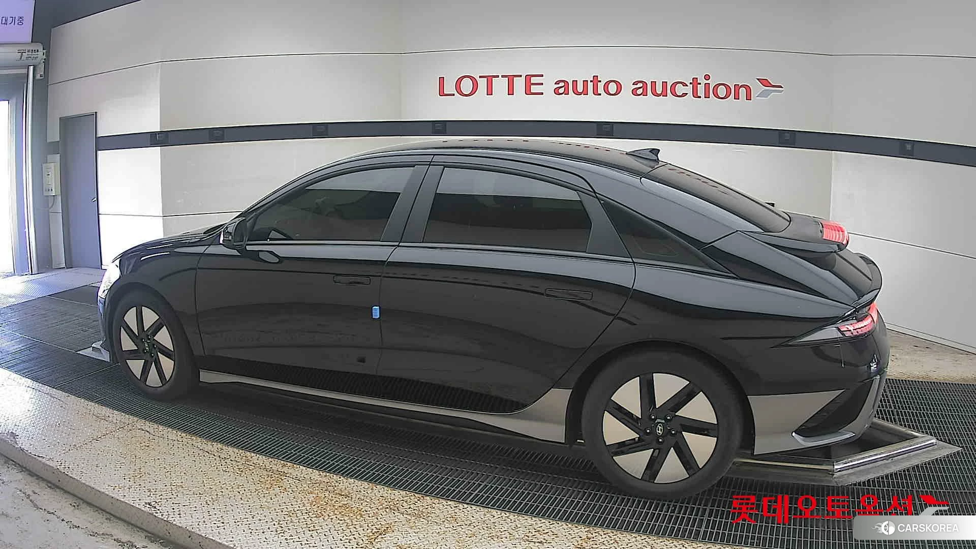 Hyundai IONIQ 6 2023 Черный из Кореи, фото 2