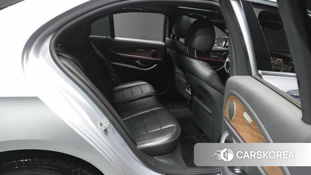 Mercedes-Benz E-Class W213 2022 Серебристо-серый из Кореи, фото 2