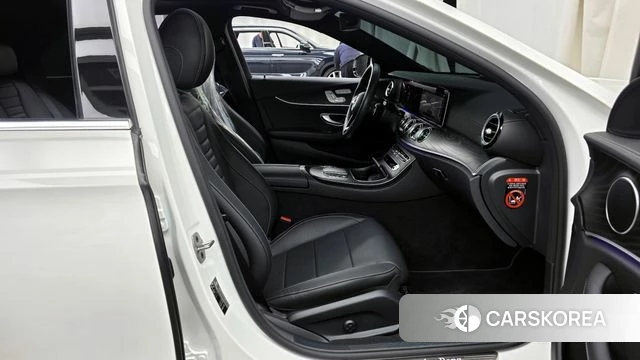 Mercedes-Benz E-Class W213 2022 Белый из Кореи, фото 2