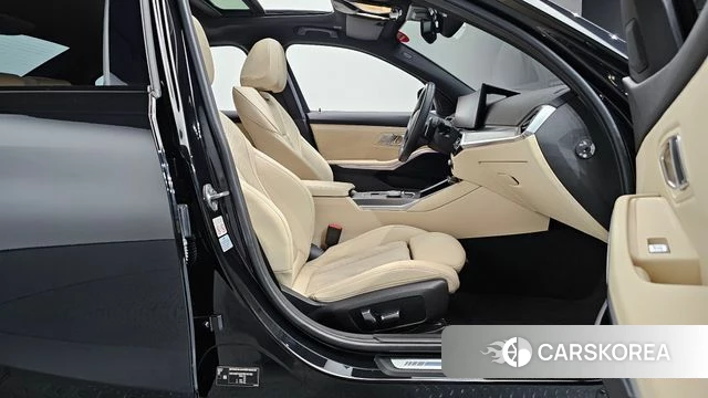 BMW 3 Series (G20) 2023 Черный из Кореи, фото 2