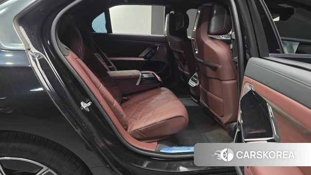 BMW 7 Series (G70) 2024 Черный из Кореи, фото 2
