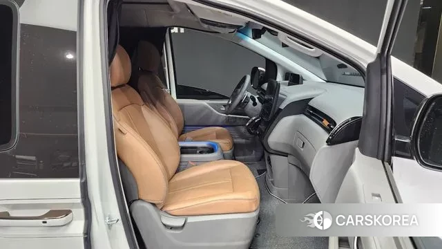 Hyundai Staria 2023 Белый из Кореи, фото 2