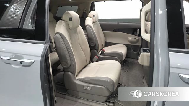 Kia The New Carnival 4th Generation 2025 Серебристо-серый из Кореи, фото 2