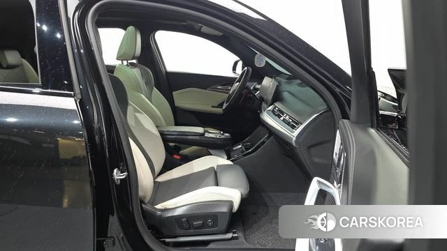 BMW X2 (U10) 2025 Черный из Кореи, фото 2