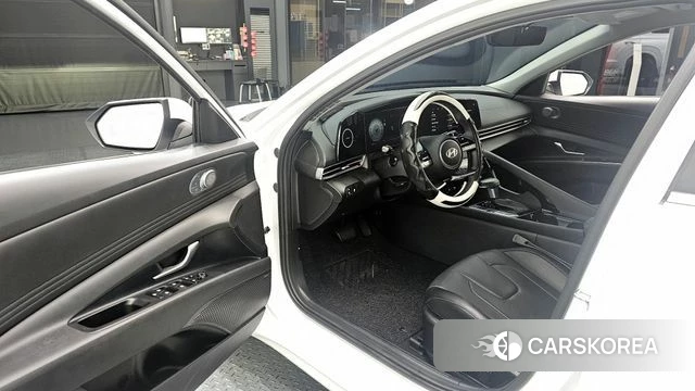 Hyundai The New Avante (CN7) 2024 Белый из Кореи, фото 2