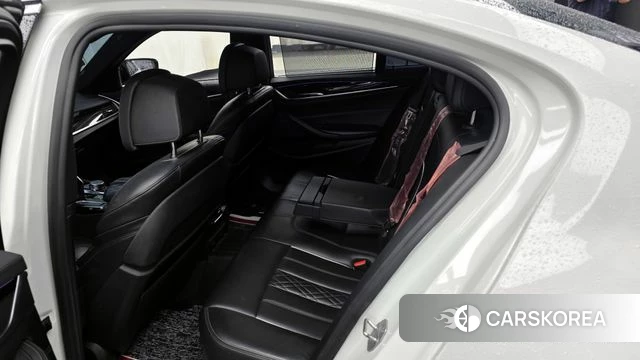 BMW 5 Series (G30) 2019 Белый из Кореи, фото 2
