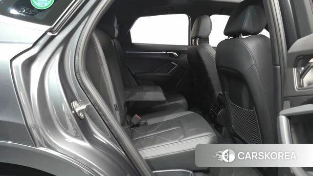Audi Q3 (F3) 2023 Серый из Кореи, фото 2