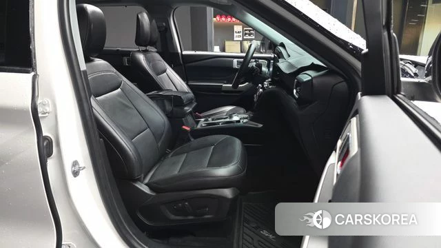Ford Explorer 6th Generation 2021 Белый из Кореи, фото 2