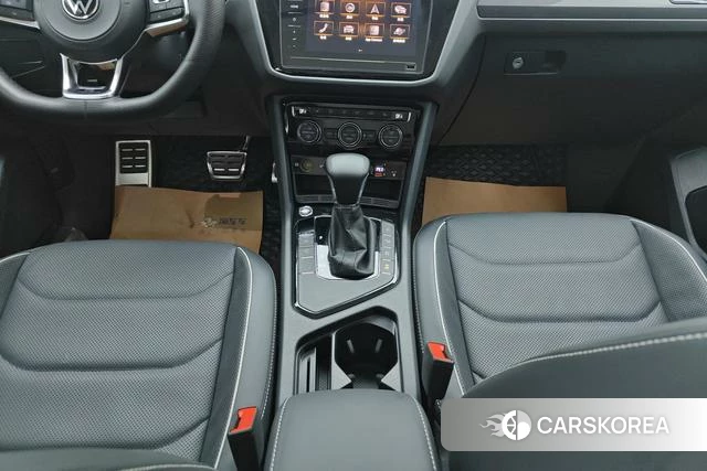 Volkswagen Tiguan L 2021 Темно-серый из Китая, фото 2