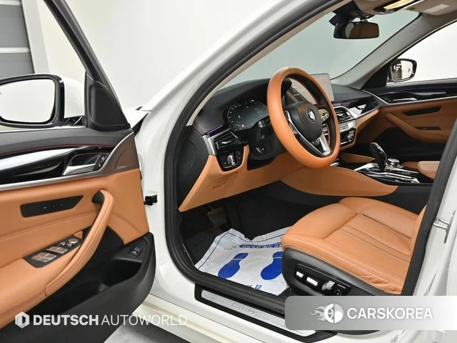 BMW 5 Series (G30) 2022 Белый из Кореи, фото 2
