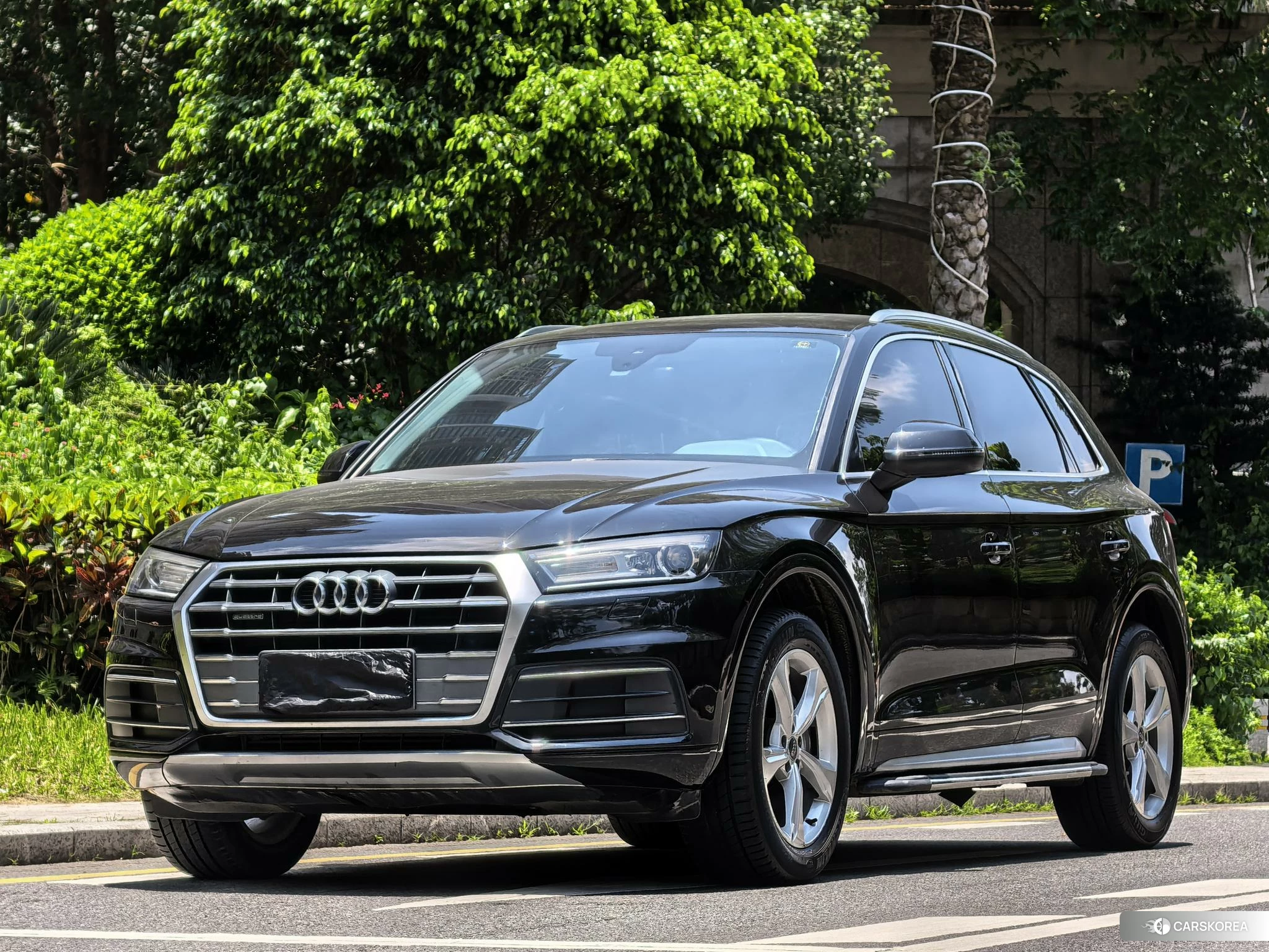 Audi Q5L 2020 Черный из Китая, фото 2