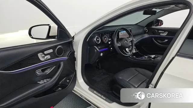 Mercedes-Benz E-Class W213 2018 Белый из Кореи, фото 2