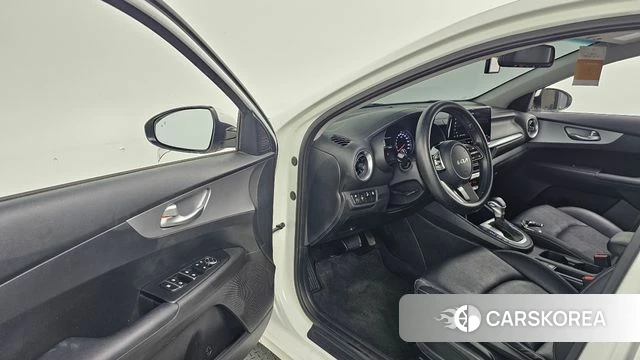 Kia The New K3 2nd generation 2022 Белый из Кореи, фото 2