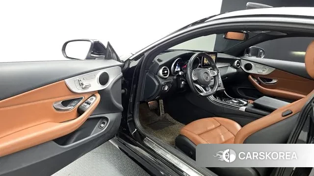 Mercedes-Benz C-Class W205 2018 Черный из Кореи, фото 2