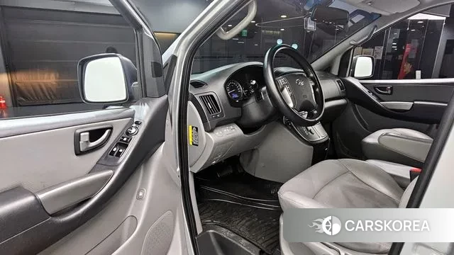 Hyundai The New Grand Starex 2018 Серебристо-серый из Кореи, фото 2