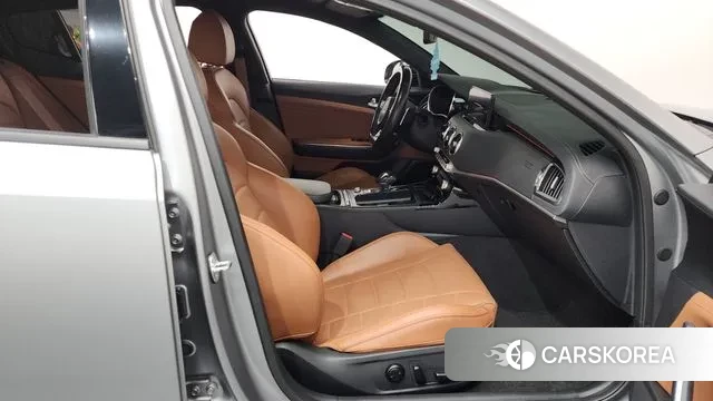 Kia Stinger Meister 2023 Серебряный из Кореи, фото 2