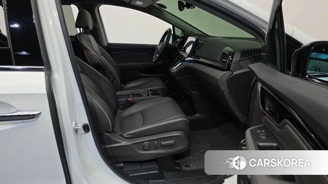 Honda Odyssey 2021 Белый из Кореи, фото 2