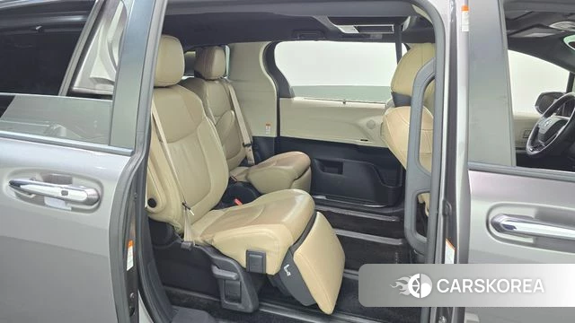 Toyota Sienna 4th Generation 2021 Серый из Кореи, фото 2