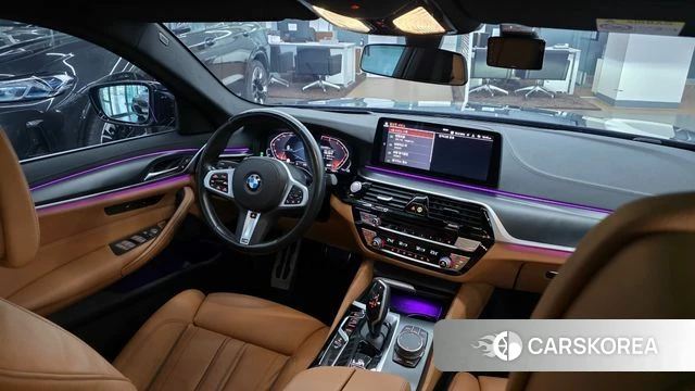 BMW 5 Series (G30) 2023 Черный из Кореи, фото 2