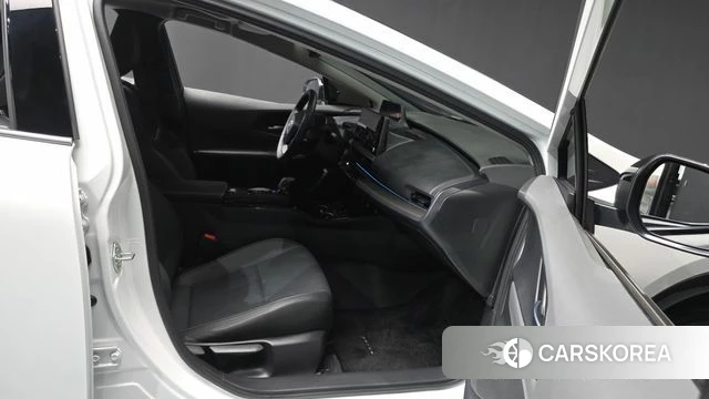 Toyota Prius 5th Generation 2024 Белый из Кореи, фото 2