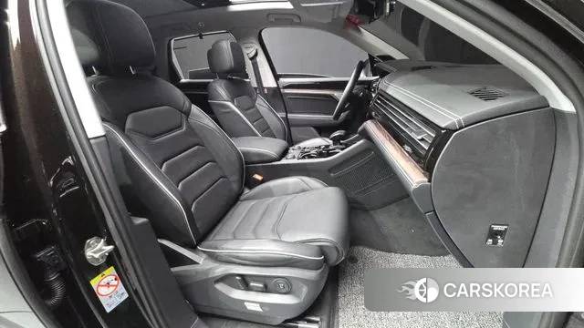 Volkswagen Touareg 3rd generation 2024 Коричневый из Кореи, фото 2