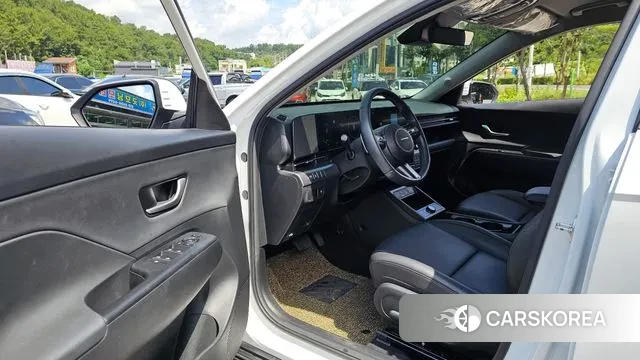 Hyundai Kona (SX2) 2024 Белый из Кореи, фото 2