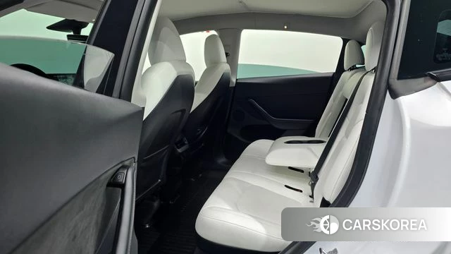 Tesla Model Y 2023 Белый из Кореи, фото 2
