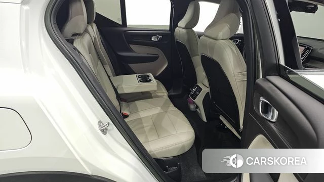 Volvo XC40 2023 Белый из Кореи, фото 2