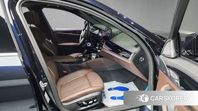 BMW 5 Series (G30) 2023 Черный из Кореи, фото 2