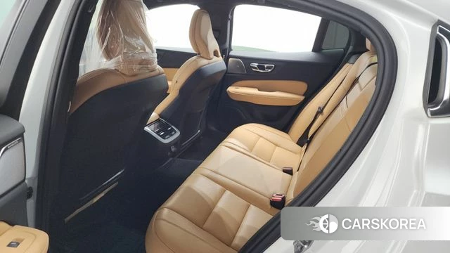 Volvo S60 3rd generation 2021 Белый из Кореи, фото 2