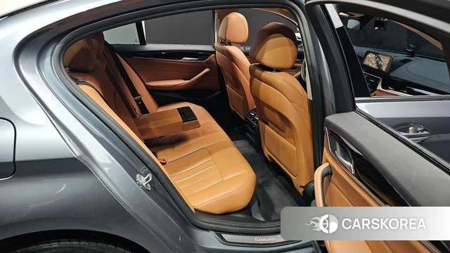 BMW 5 Series (G30) 2018 Серебристо-серый из Кореи, фото 2