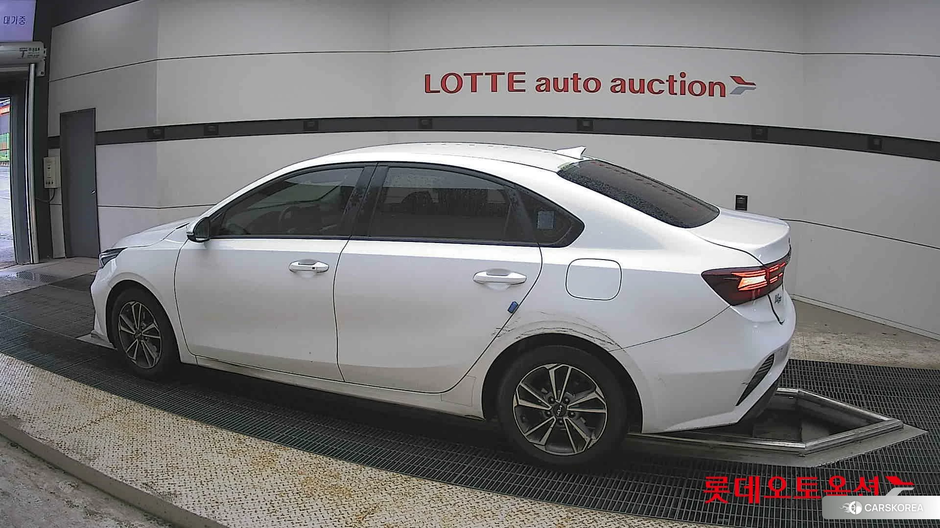 Kia K3 2022 Белый из Кореи, фото 2