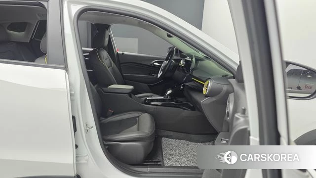 Chevrolet (GM Daewoo) Trax Crossover 2023 Белый из Кореи, фото 2
