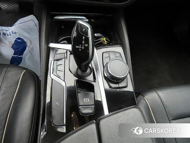 BMW 5 Series (G30) 2018 Черный из Кореи, фото 2