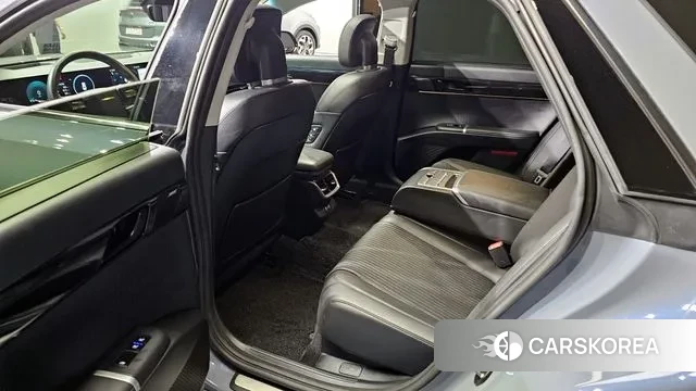 Hyundai Grandeur (GN7) 2023 Серебристо-серый из Кореи, фото 2