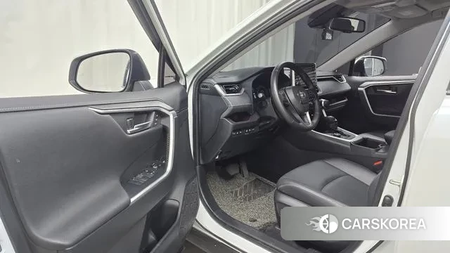 Toyota RAV4 5th Generation 2023 Белый из Кореи, фото 2