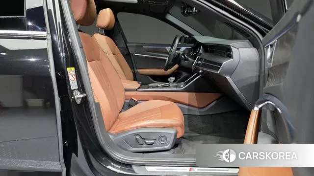 Audi A6 (C8) 2021 Черный из Кореи, фото 2