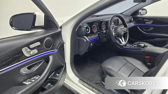 Mercedes-Benz E-Class W213 2019 Белый из Кореи, фото 2