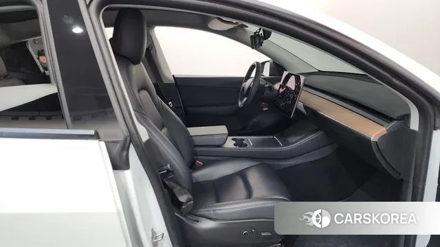 Tesla Model Y 2021 Белый из Кореи, фото 2