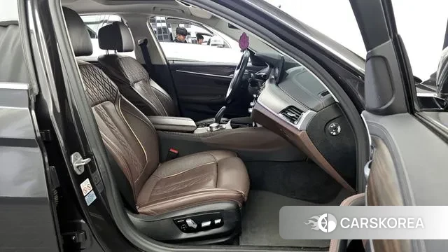 BMW 5 Series (G30) 2020 Серый из Кореи, фото 2