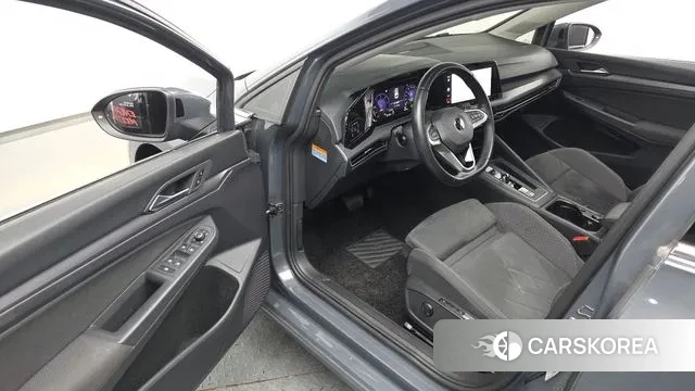 Volkswagen Golf 8th Generation 2022 Серый из Кореи, фото 2