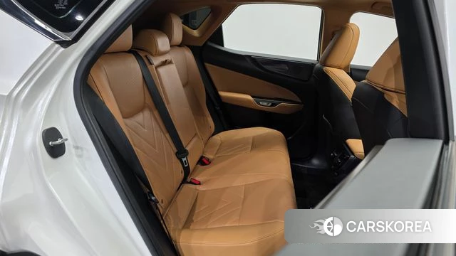 Lexus NX350h Second generation 2023 Белый из Кореи, фото 2